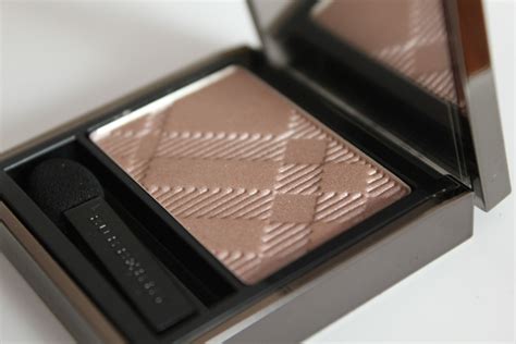 burberry beauty sheer eye shadow in tea rose|Burberry sheer eye shadow reviews.